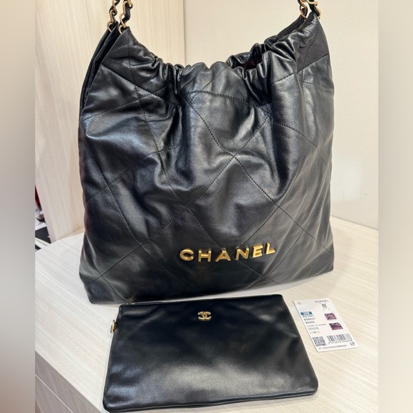 CHANEL Handbags - Chanel 22 Handbag